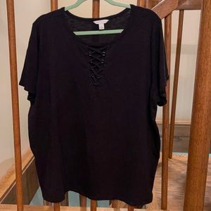 Boutique short sleeve top with crisscross design